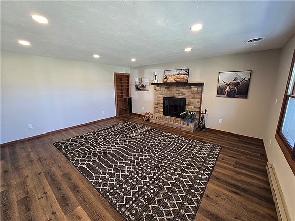 2nd image of 609 Spring Ave