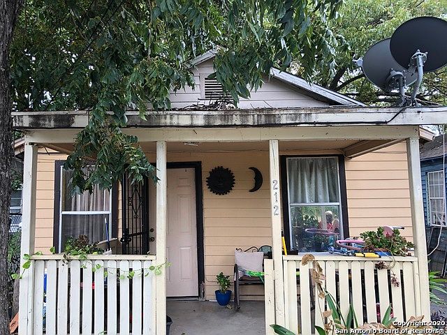 1st image of 212 E Lachapelle