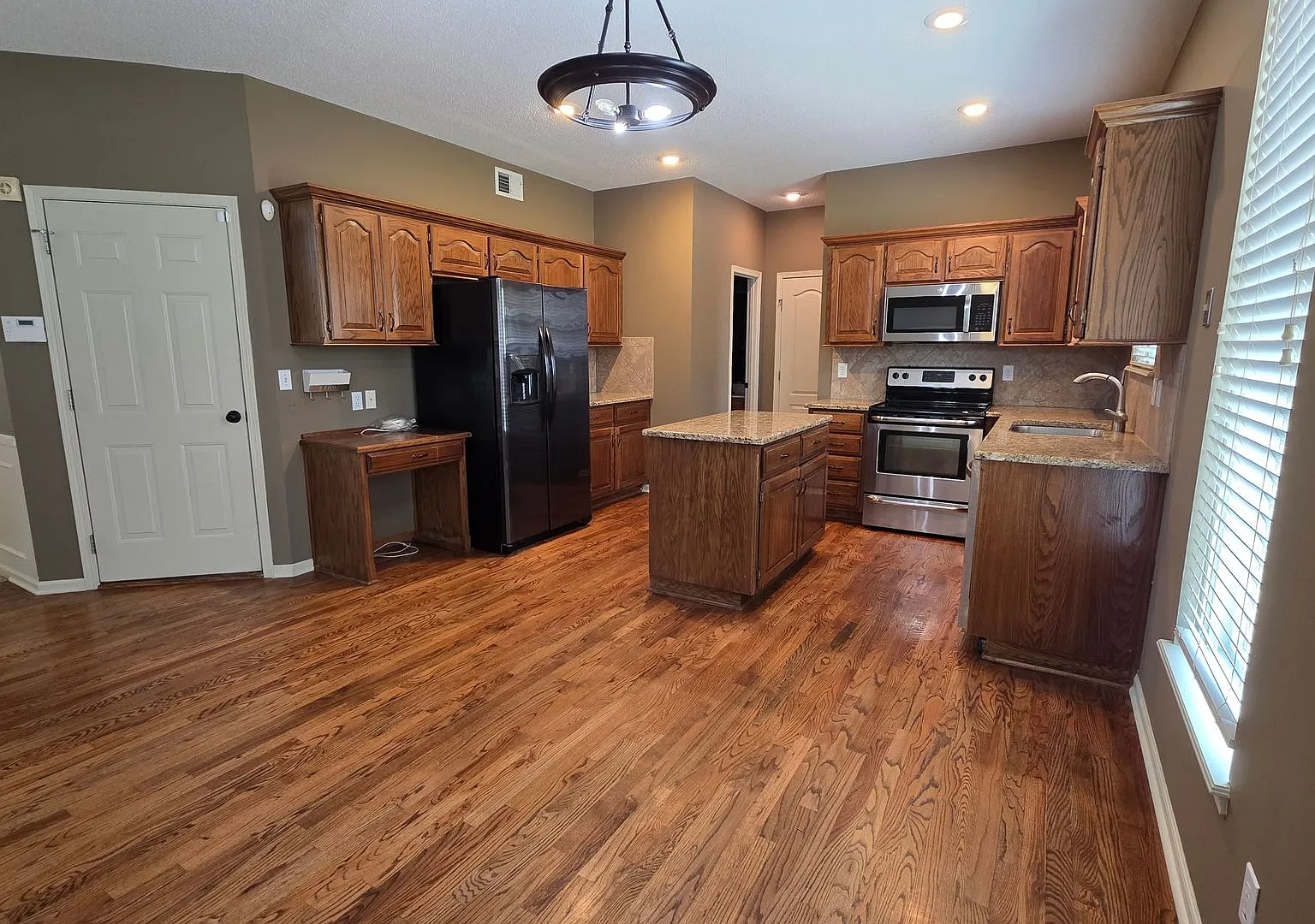 4-Bedroom, 2.5 Bath Single Family for Rent in Overland Park, KS | Attached Garage | Gated backyard — Photo 2