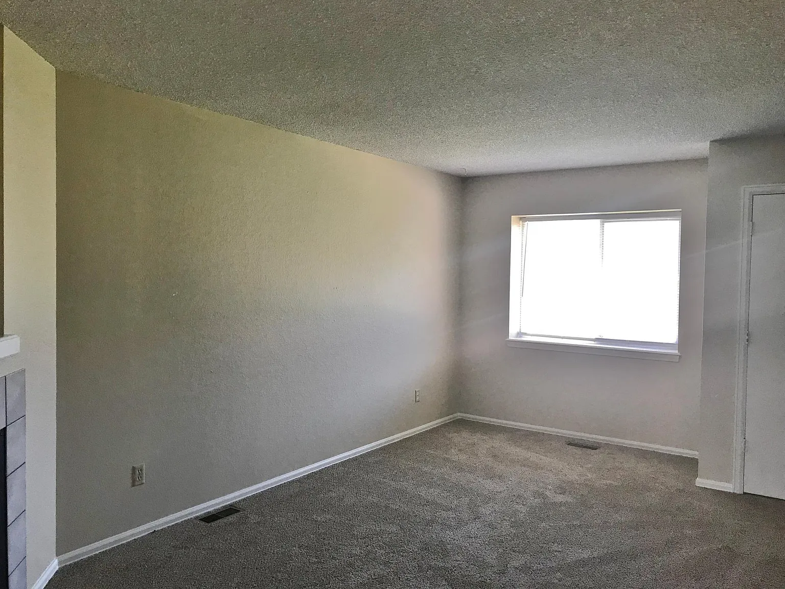 2 bed, 1.5 bath, 964 sqft, $1,325 — Photo 4