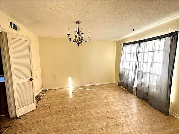 4th image of 3708 Pin Oak Ave