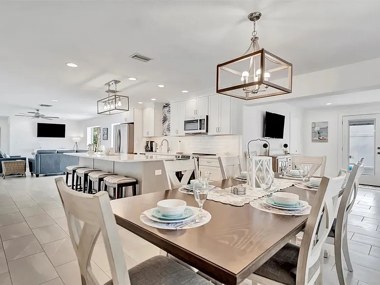 567 Venice Ln — Photo 17