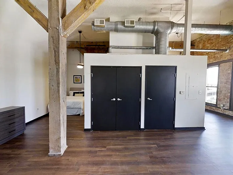 Landmark Lofts Apartments — Photo 41