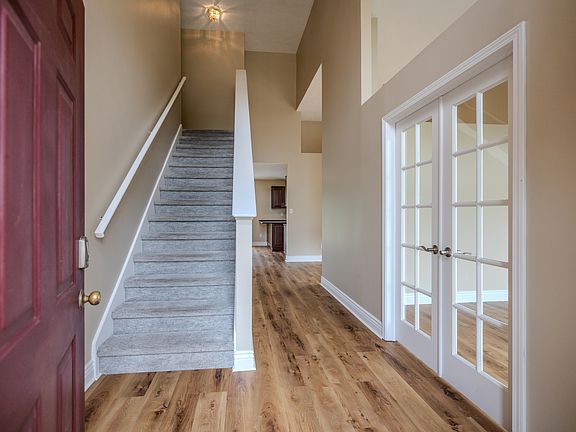 3rd image of 5828 Applegate Ct