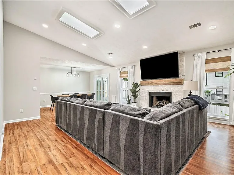 1118 Capital Club Cir NE — Photo 8