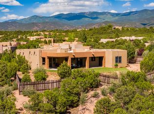 562 Via Arista, Santa Fe, NM 87506