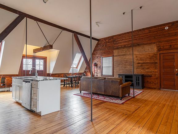 3rd image of 261 Norwood Ave #2R