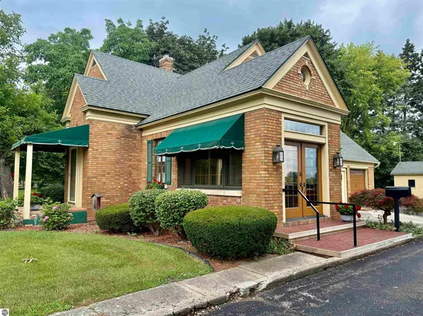 717 E Saginaw St, Breckenridge, MI 48615