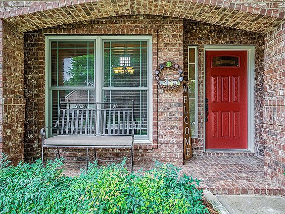 4th image of 917 Sugarberry Ln