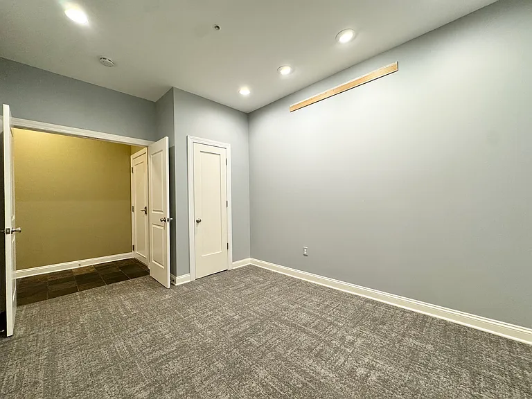 2929A McGee Trafficway #200A — Photo 15