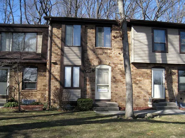 2541 Chatham Woods Dr SE, Grand Rapids, MI 49546