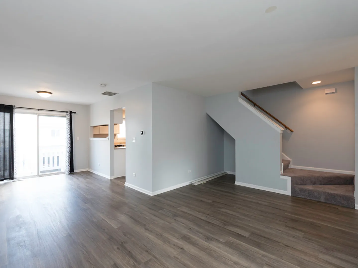 2 bed, 1.5 bath, 1044 sqft, $2,100 — Photo 3