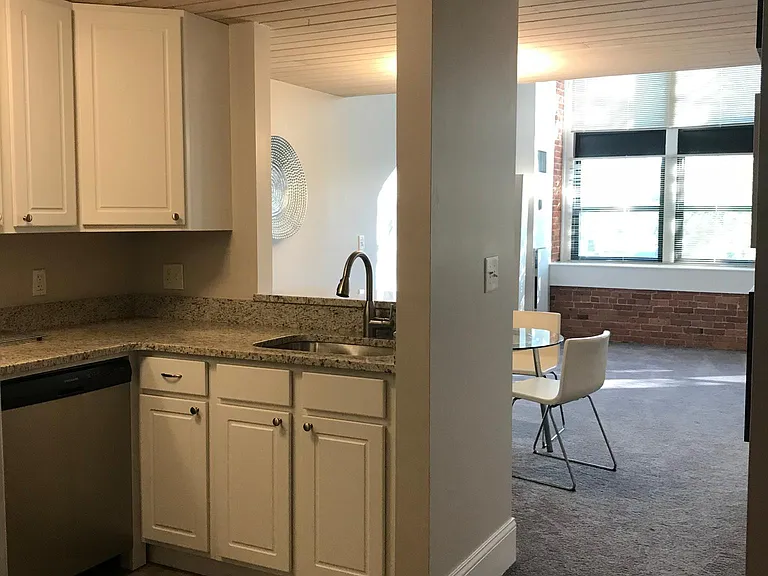 33 Maplewood Ave — Photo 16