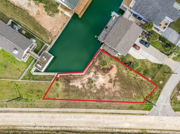 16714 Curlew Rd, Jamaica Beach, TX 77554