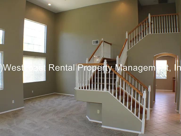 1889 Autumn Pl — Photo 7