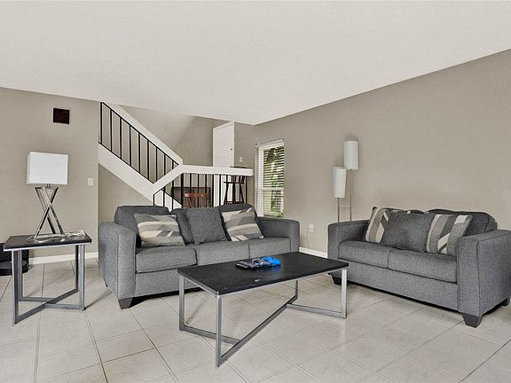 3rd image of 451 Hunter Cir