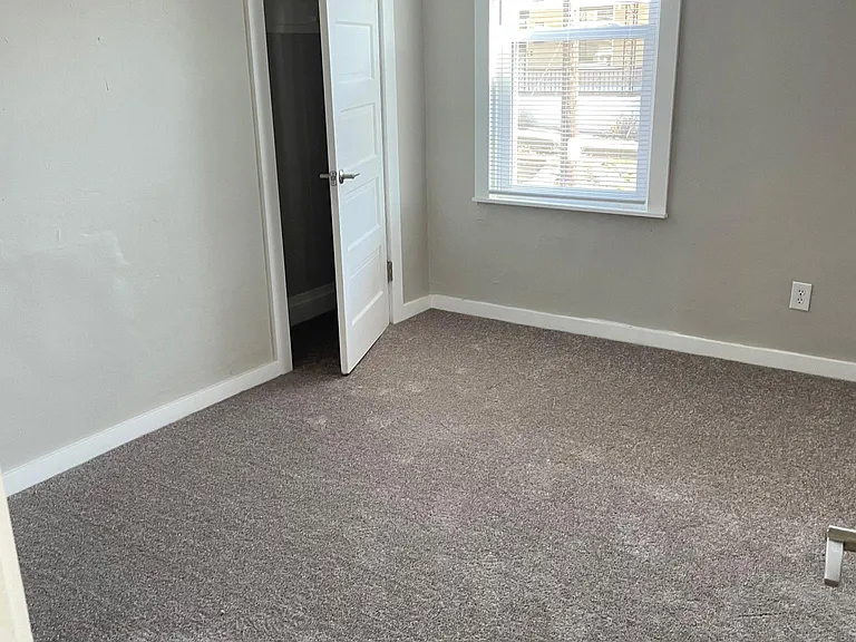 720 Southern Ave — Photo 9