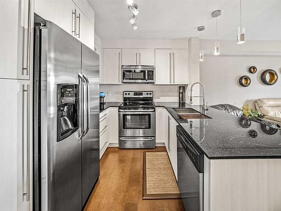 4th image of 11 NE Mahogany Row SE #3415