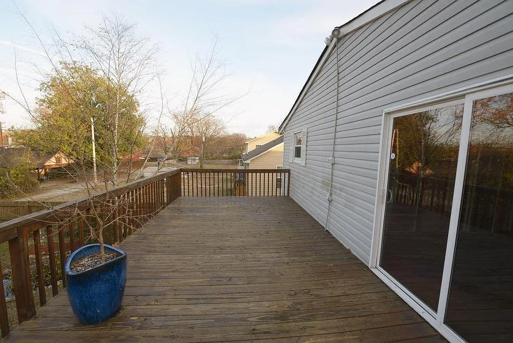 3 bed, 1362 sqft, $1,750 — Photo 2