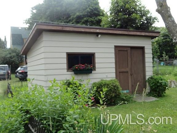 5th image of 130 E Onota St