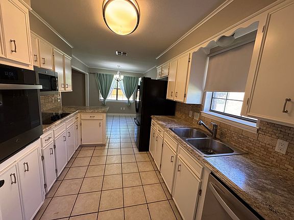 4th image of 2609 Brown St