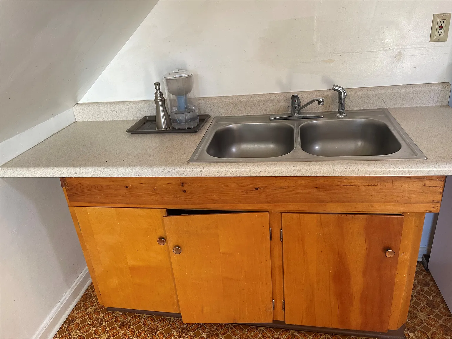 2 bed, 1.0 bath, 725 sqft, $800 — Photo 3