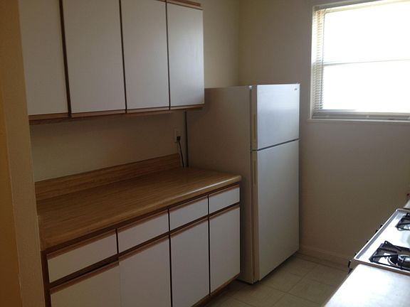 3rd image of 4107-4109 Oglethorpe St #4107-302