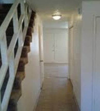 Hallway leading to Liv Rm