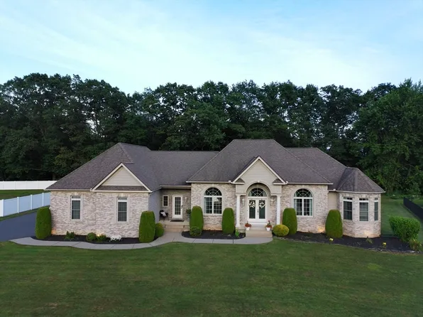 99 Elizabeth St, Feeding Hills, MA 01030