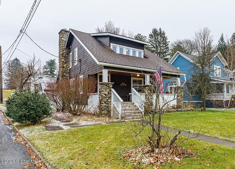 3rd image of 29 Cottage Street