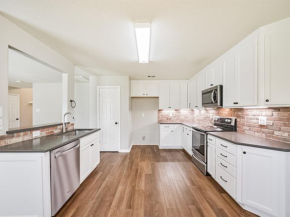 4th image of 4719 Redbud Place Lane