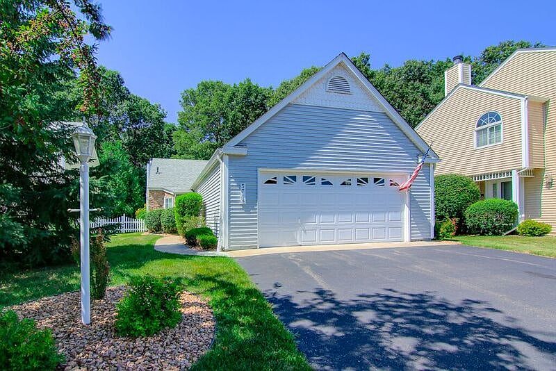 1 level living, detached town home