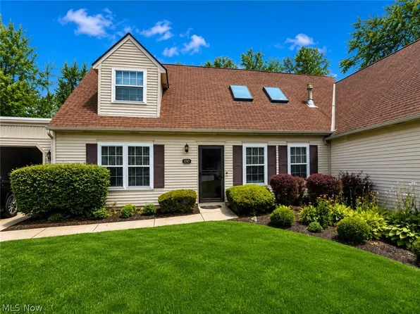 1747 Stone Creek Ln, Twinsburg, OH 44087
