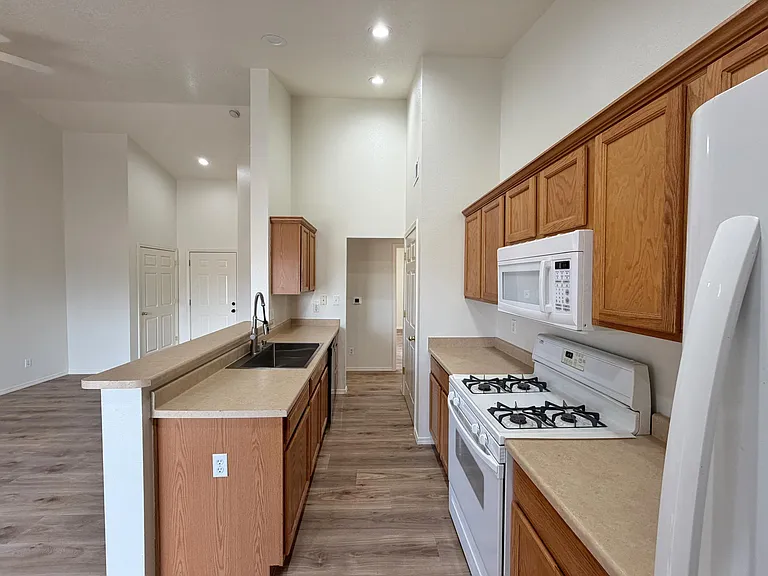 1105 Meadowlark Way SE #C — Photo 9