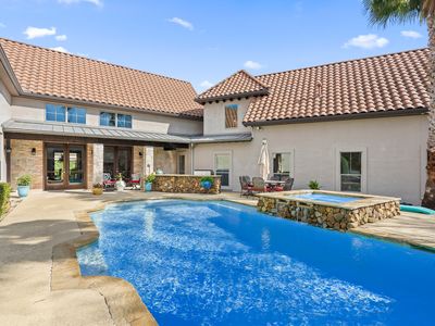 3 Dashwood Ct, The Hills, TX, 78738