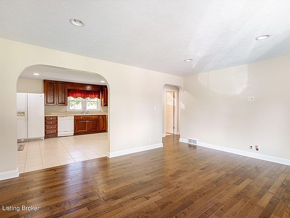 3rd image of 8286 Blake Ln