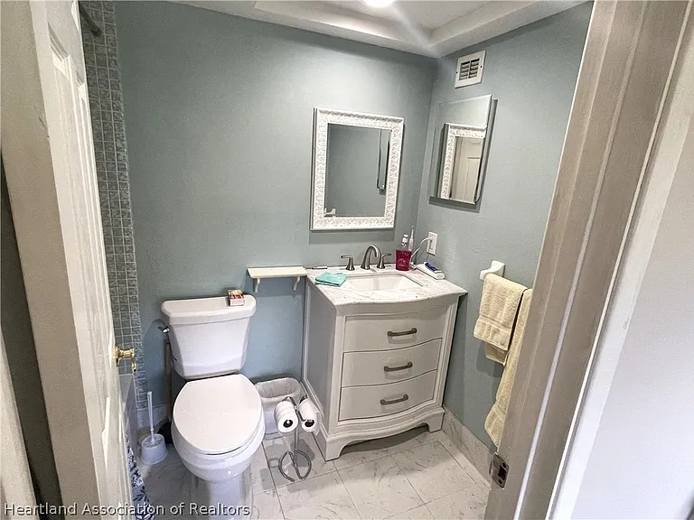 121 Country Club Dr #302 — Photo 24