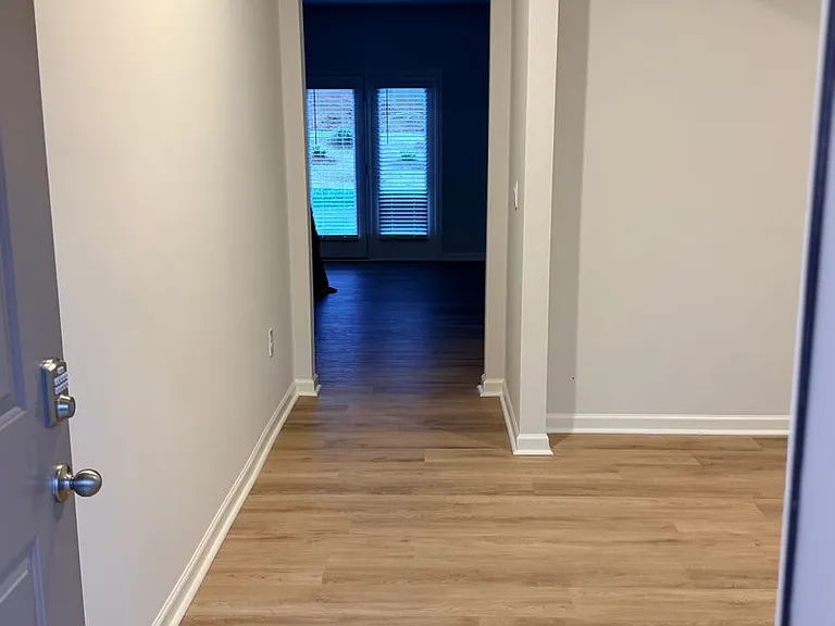 112 Glenrise Dr — Photo 2