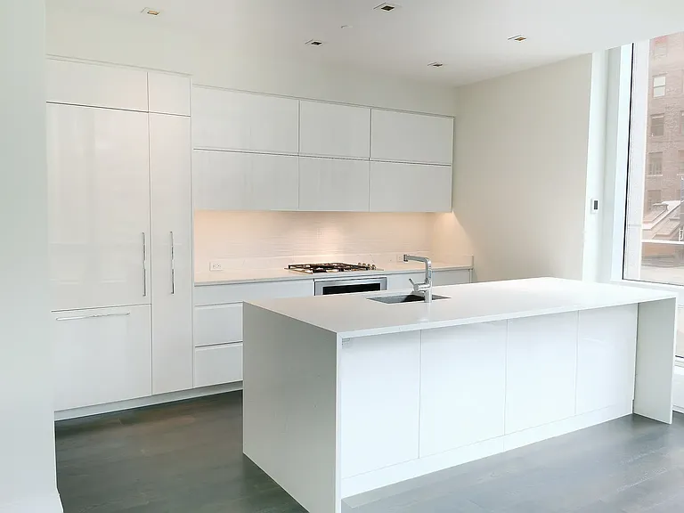 172 Madison Ave #20A — Photo 1