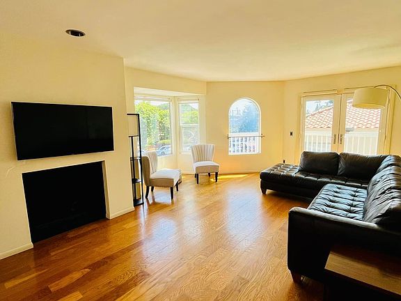 2nd image of 850 C Ave APT 2