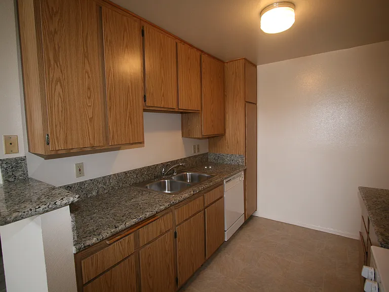 3637 Clarington Ave #202 — Photo 68
