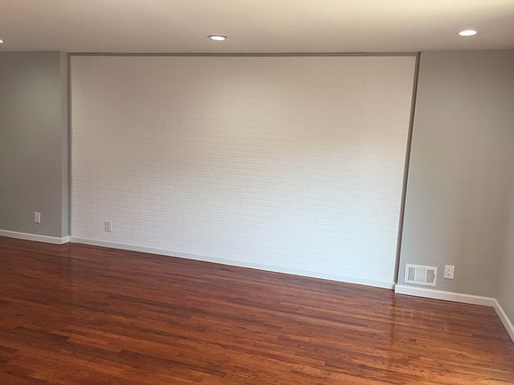 4th image of 1047 E 81st St