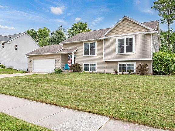 3rd image of 2206 Applegate Dr NW