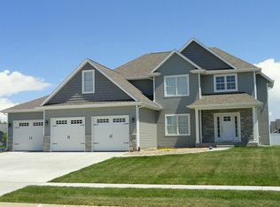 807 S 7th St Ct, Eldridge, IA 52748
