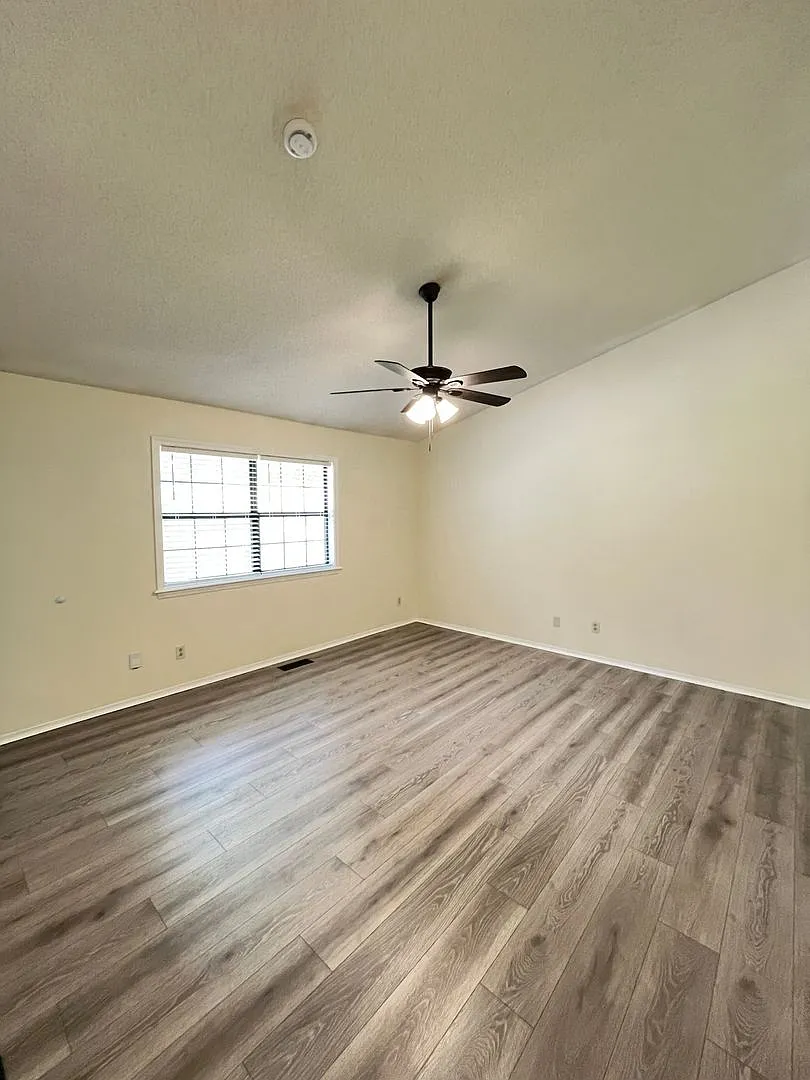 Completely Remodeled 3 Bedroom House In North Fayetteville — Photo 4