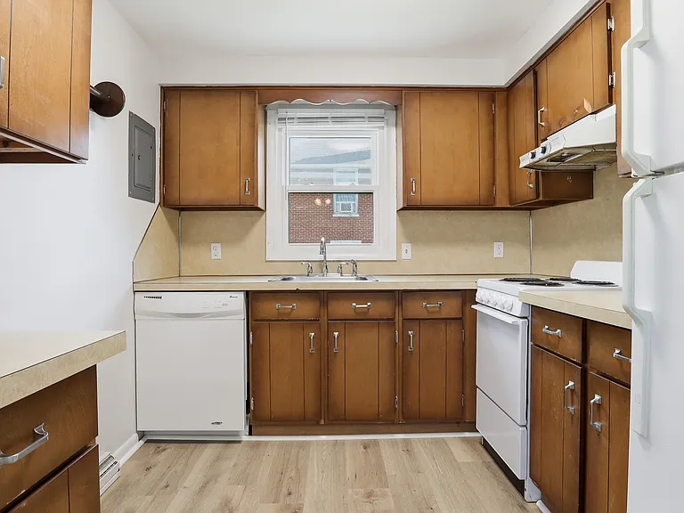 21 N Main St — Photo 14