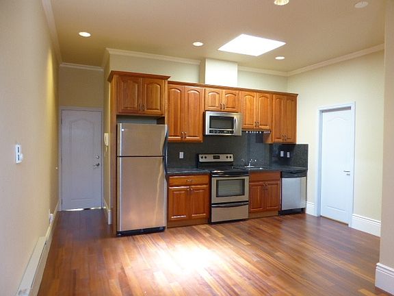 2nd image of 738 Washington St APT 8