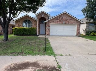 9136 Rushing River Dr, Fort Worth, TX 76118