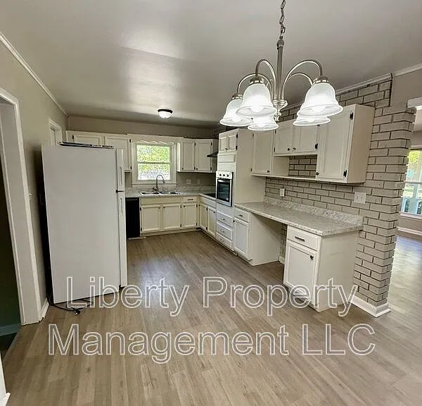 475 Albemarle Dr — Photo 5