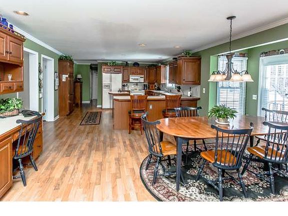 5th image of 335 Clearfield Dr